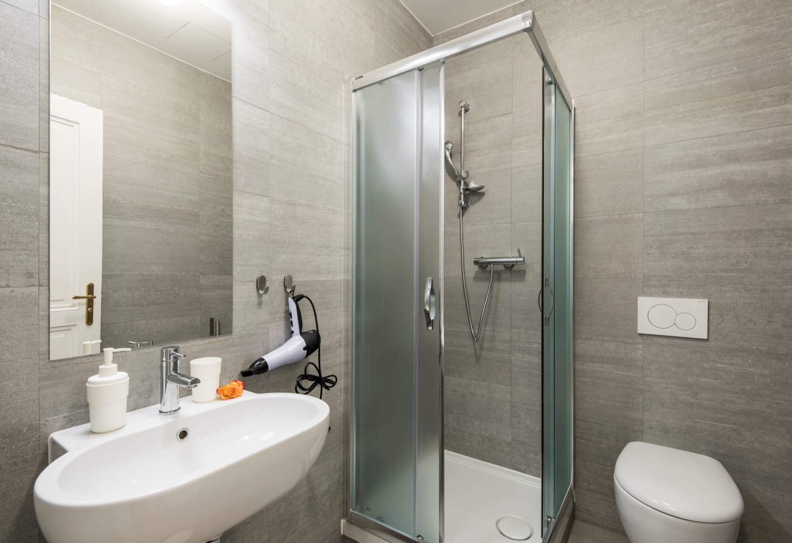 Apartment RE03 — additional photo 11